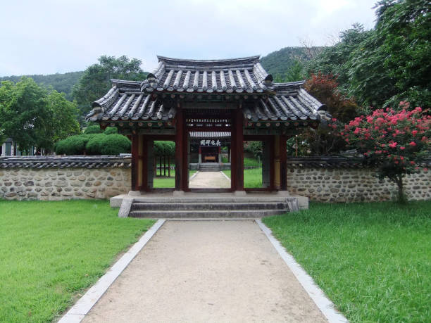 istock Korean traditional house 667507506