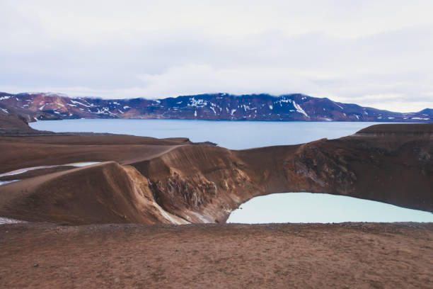 アイスランドの巨大火山アスケジャの2つのクレーター湖、アイスランドの眺め - grímsvötn ストックフォトと画像