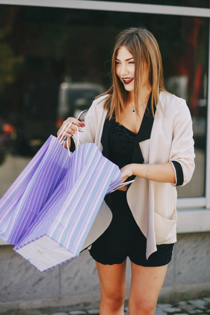 istock Girl on Shopping 667541094
