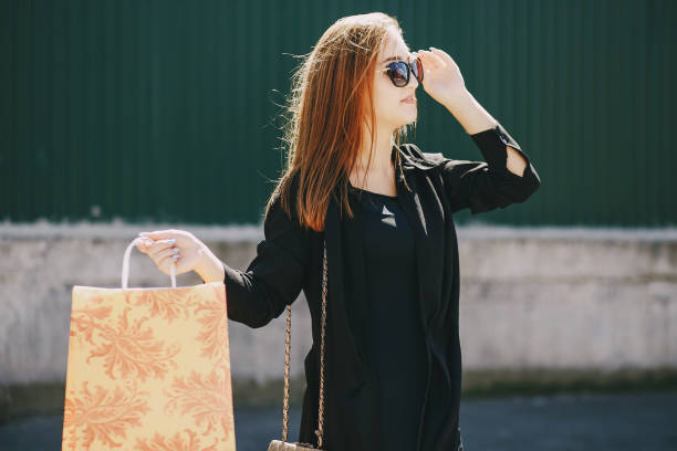 istock Girl on shopping 667542574