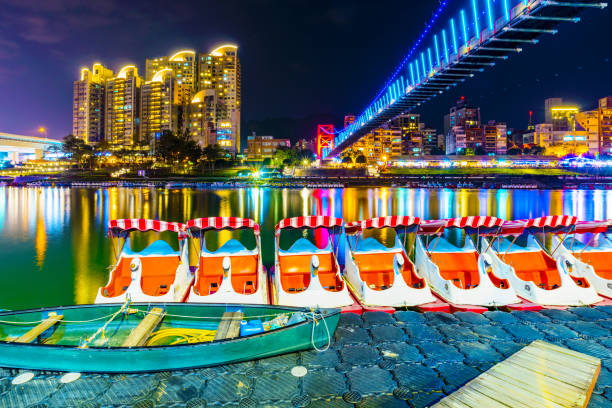 istock Riverside ctiyscape of Xindian 667575978