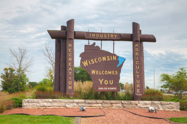 istock Wisconsin welcomes you sign 667576746