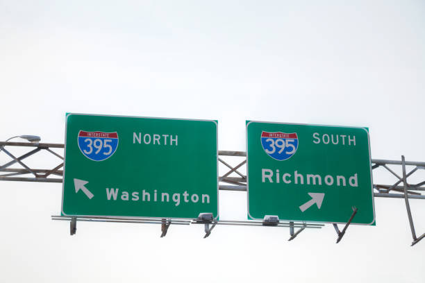 istock Directions to Washington, DC and Richmond sign 667576870