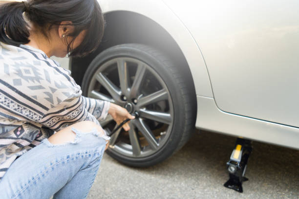 istock Young Women Changing A Flat Tire 667578980
