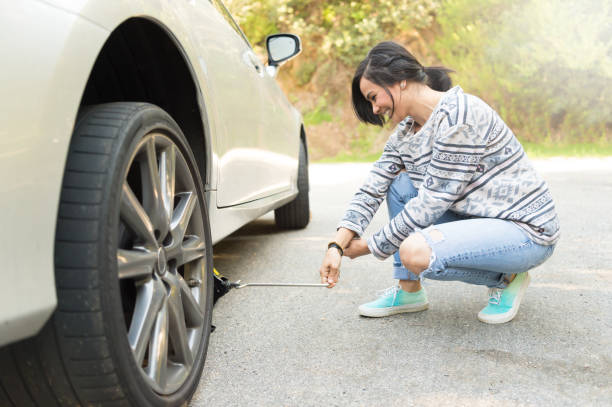 istock Young Women Changing A Flat Tire 667588674