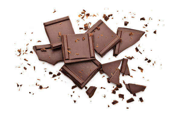 흰색 배경-상단 보기에 고립 된 초콜릿 조각 - chocolate chocolate shaving ingredient food 뉴스 사진 이미지