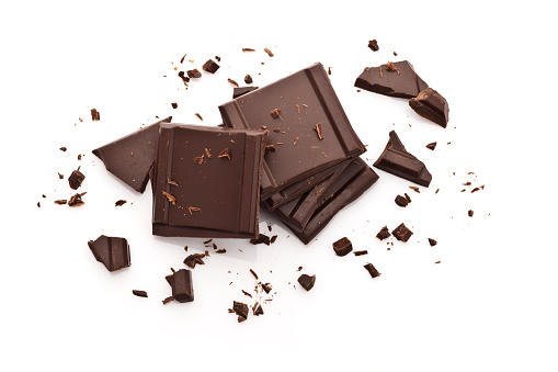 Trozos chocolate aislados en blanco fondo-vista photo