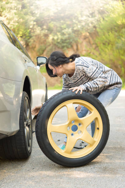 istock Young Women Changing A Flat Tire 667596276