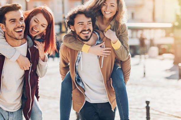 istock Piggyback ride in the city 667600544