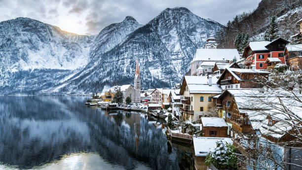 istock Winter View Of Hallstatt, Hallstatt, Austria 667660852