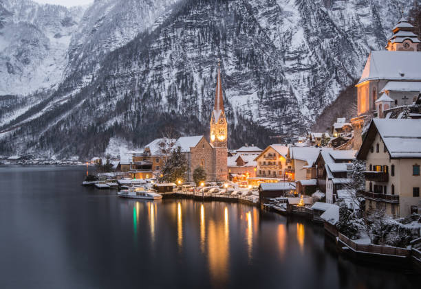 istock Winter View Of Hallstatt, Hallstatt, Austria 667660884