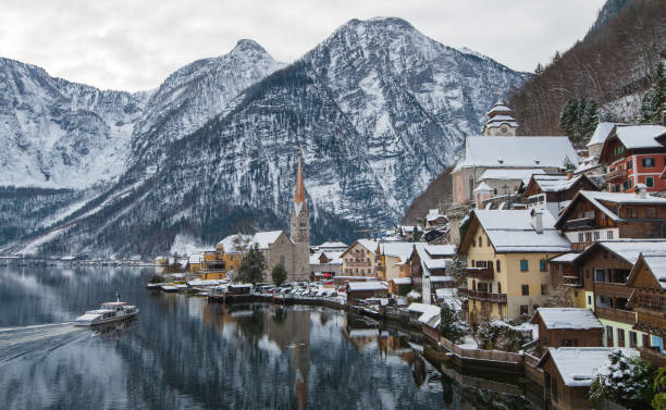 istock Winter View Of Hallstatt, Hallstatt, Austria 667661004