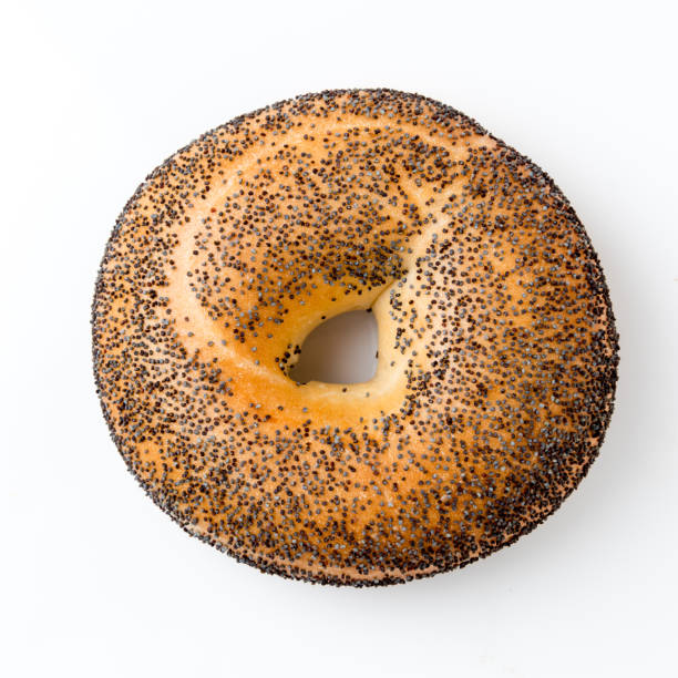 bagel bio de graines de pavot - poppy seed photos photos et images de collection