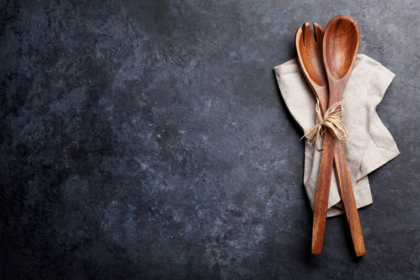 cucharas de cocina - utensilio para servir fotografías e imágenes de stock