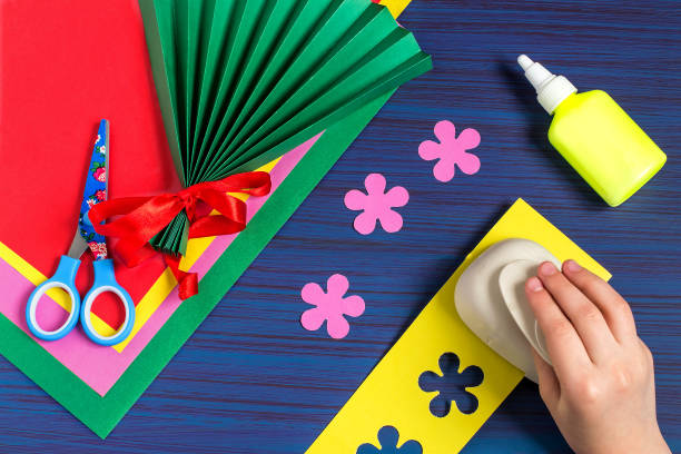 istock Making gift for Mother's Day by the child. Step 4 667799170