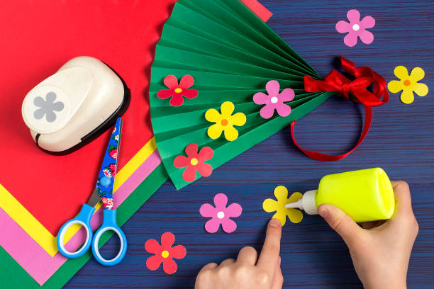 istock Making gift for Mother's Day by the child. Step 6 667799184