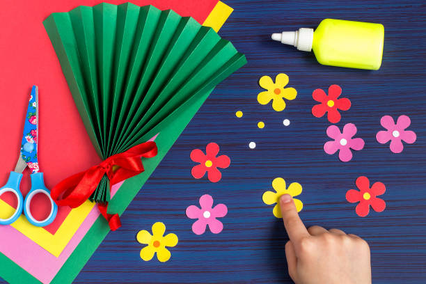 istock Making gift for Mother's Day by the child. Step 5 667799186