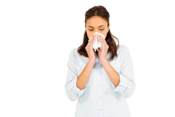 assoando nariz de mulher com lenço de papel - human parainfluenza virus - fotografias e filmes do acervo