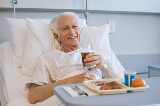 istock Lunch at hospital 667832128