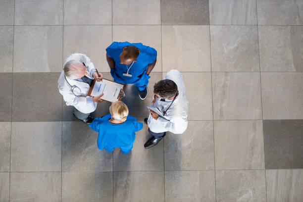 istock Meeting of docotrs and nurses 667835106