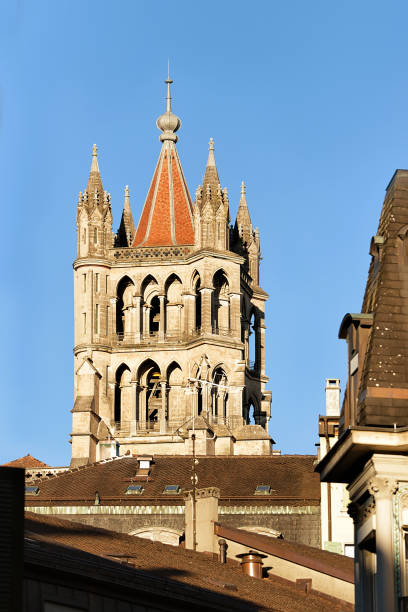 wieża katedry notre dame lozanna - flon zdjęcia i obrazy z banku zdjęć