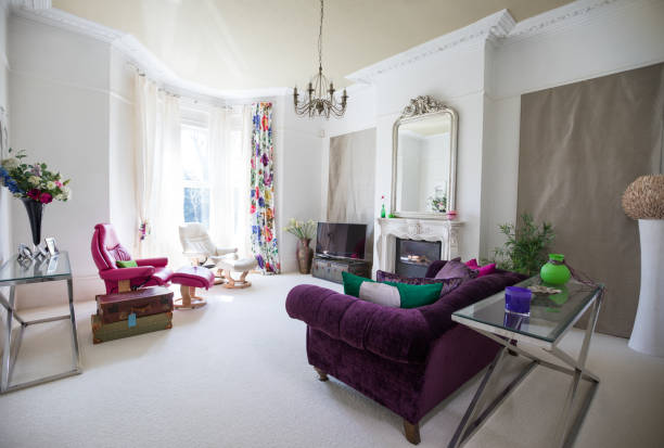 luminoso soggiorno di design - victorian style fireplace mantelpiece victorian architecture foto e immagini stock