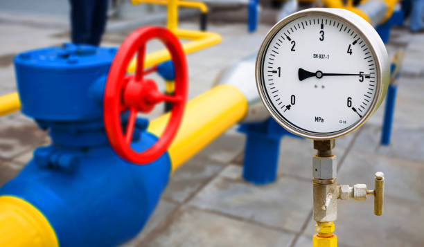 medidor de pressão no processo de produção de petróleo e gás para condição de monitor - sensor de pressão - fotografias e filmes do acervo