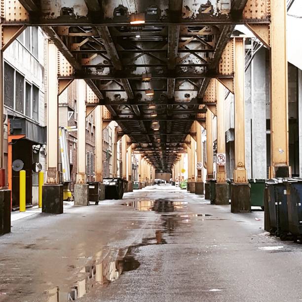 istock Alley way on a rainy day 668050952