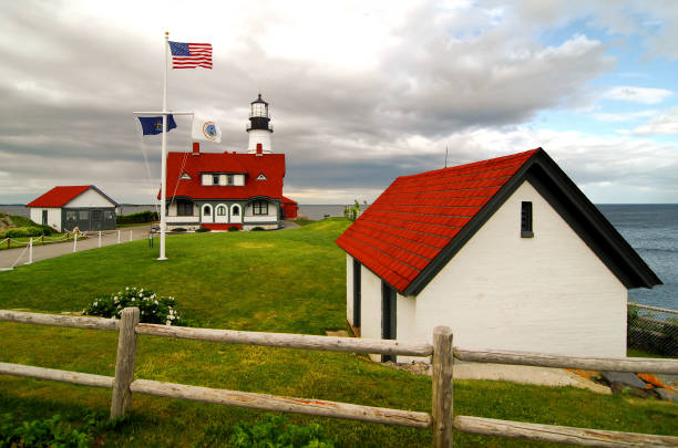 ヘッドライト灯台 - maine lighthouse rock sea ストックフォトと画像