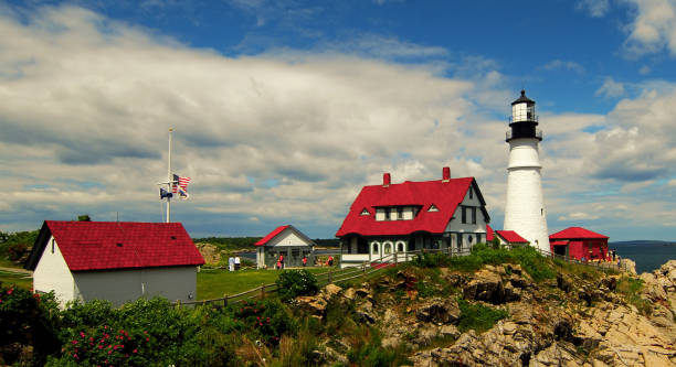 ヘッドライト灯台 - maine lighthouse rock sea ストックフォトと画像