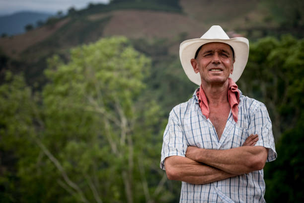 istock Colombian coffee farmer 668074594