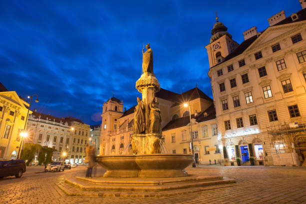 istock Vienna street at night 668086860