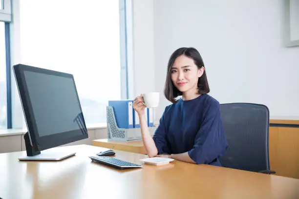 young beautiful girl,sitting in the office began her work