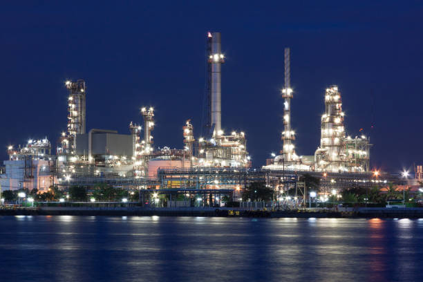istock Oil refinery industry 668122666