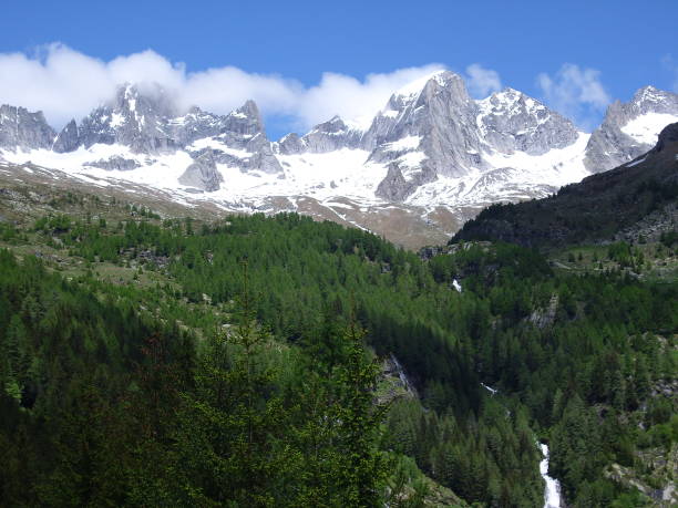 istock Landscape view of Alps 668155704