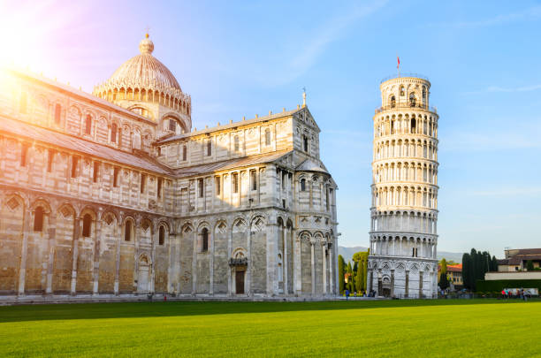 torre pendente di pisa al tramonto - piazza dei miracoli pisa italy tuscany foto e immagini stock