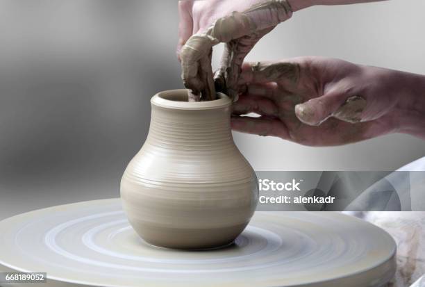 Hände Die Ich Mache Keramik Tasse Stockfoto und mehr Bilder von Tonkeramik - Tonkeramik, Etwas herstellen, Keramiker