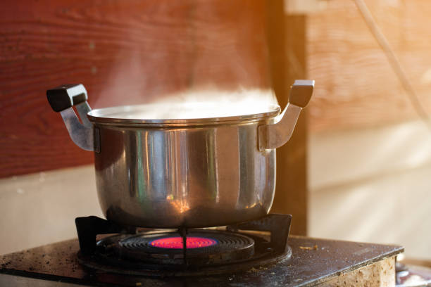 istock Dirty pot on gas stove in dirty kitchen 668225168