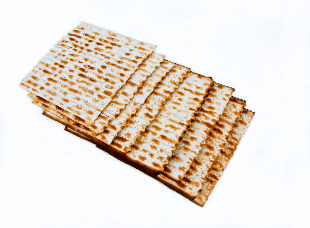 matzo per pasqua, cibo kosher ebraico - passover seder judaism afikoman foto e immagini stock