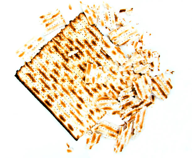 matzo, crumbled matzoth - passover seder judaism afikoman imagens e fotografias de stock