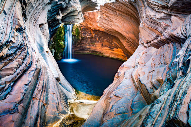 wąwóz hamersley, basen spa, park narodowy karijini, australia zachodnia - the pilbara zdjęcia i obrazy z banku zdjęć