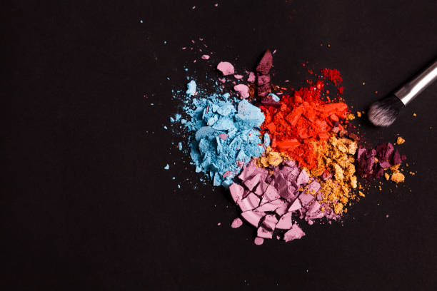 istock Beauty, makeup cosmetics, eyeshadow splash palette 668311692