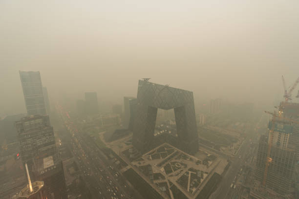 poluição atmosférica de beijing - smog china beijing pollution - fotografias e filmes do acervo