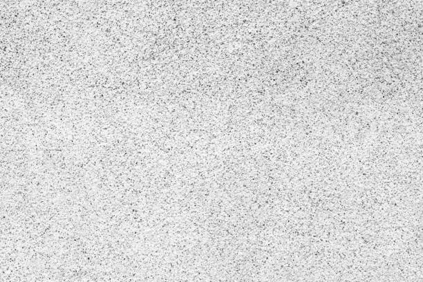 istock Wall fragment with attritions and cracks 668344238