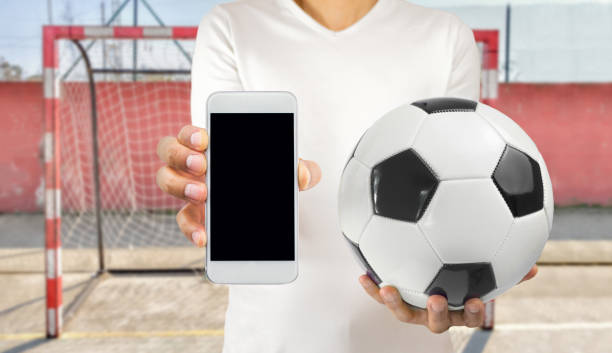 istock Footballer showing a phone 668403116