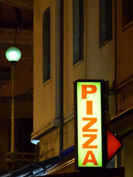 istock signal of a pizzeria 668433906