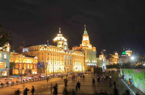 istock Shanghai Bund historical architecture cityscape 668490968