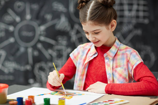 istock Painting in school 668585994