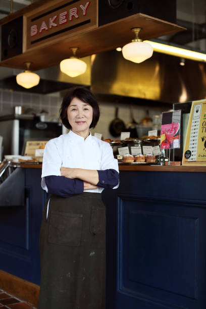 パン屋を営む女店主 - パン職人　日本 ストックフォトと画像