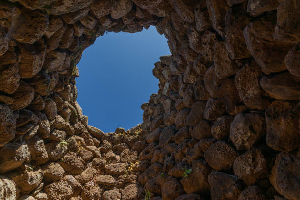 нураге лоса - nuragic стоковые фото и изображения